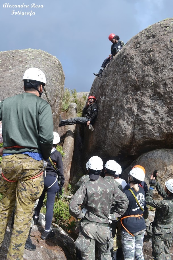 RESGATE EM AMBIENTE DE MONTANHAS